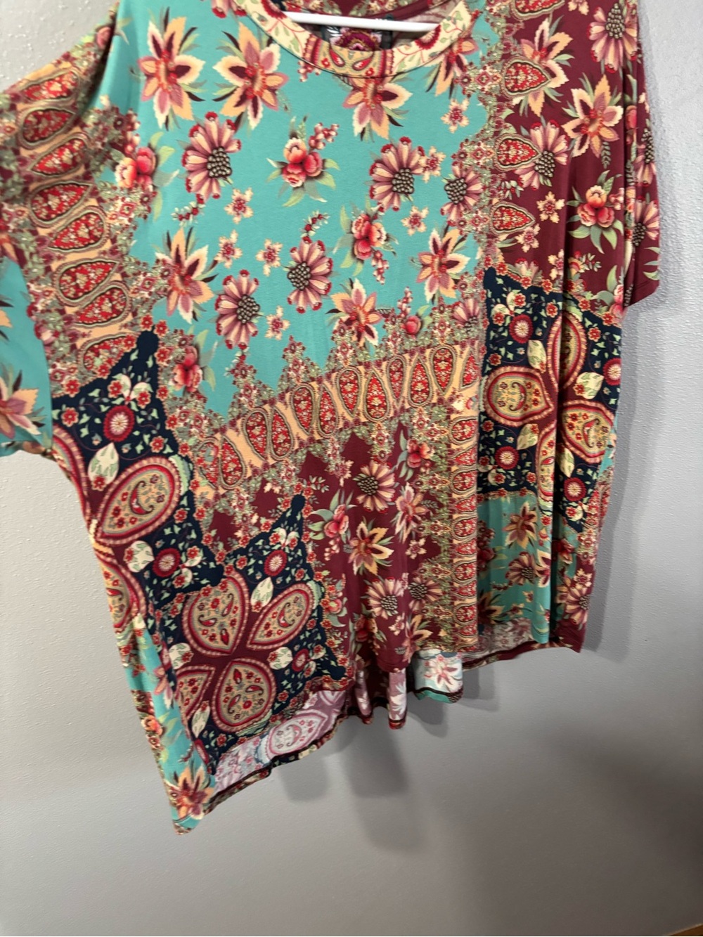 Johnny Was Teal & Burgundy Floral Patchwork Short Sleeve Top 29-30” Ptp - Picture 4 of 6